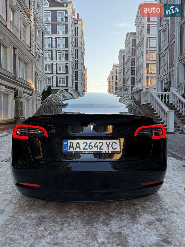 Седан Tesla Model 3 2019 в Киеве