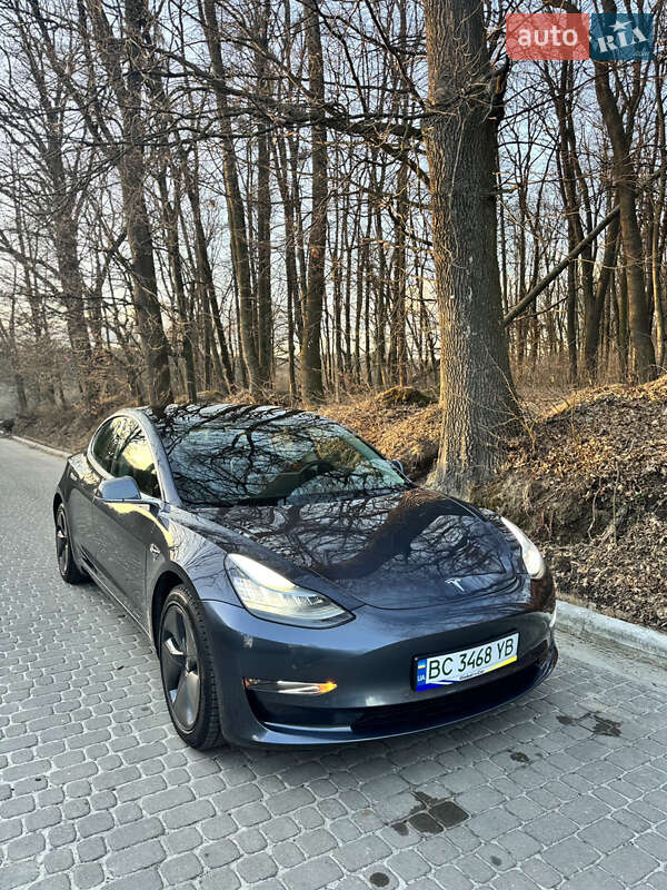 Седан Tesla Model 3 2019 в 