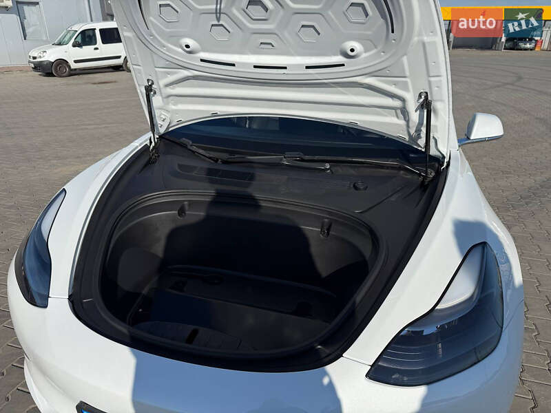 Седан Tesla Model 3 2020 в Луцке