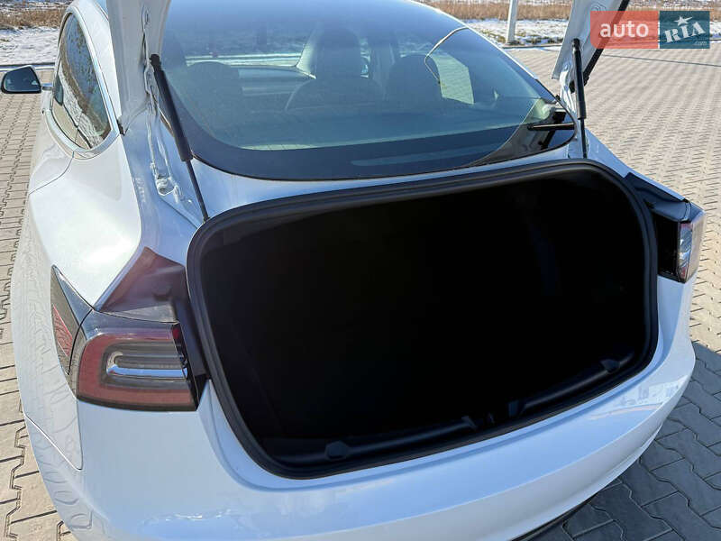 Седан Tesla Model 3 2020 в Луцке