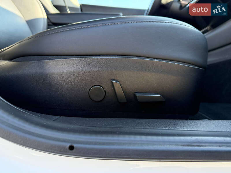 Седан Tesla Model 3 2020 в Луцке