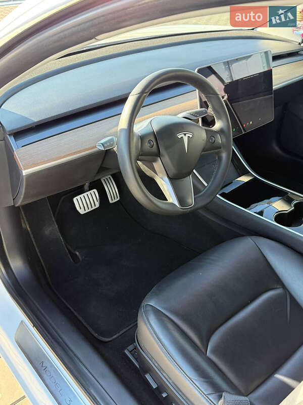 Седан Tesla Model 3 2020 в Луцке