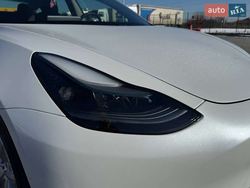 Седан Tesla Model 3 2020 в Луцке