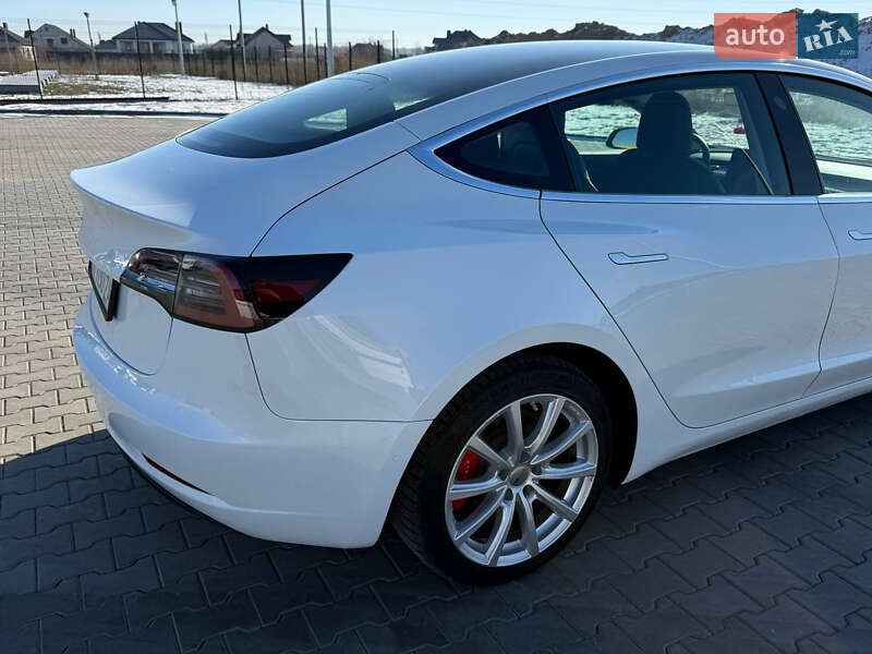 Седан Tesla Model 3 2020 в Луцке