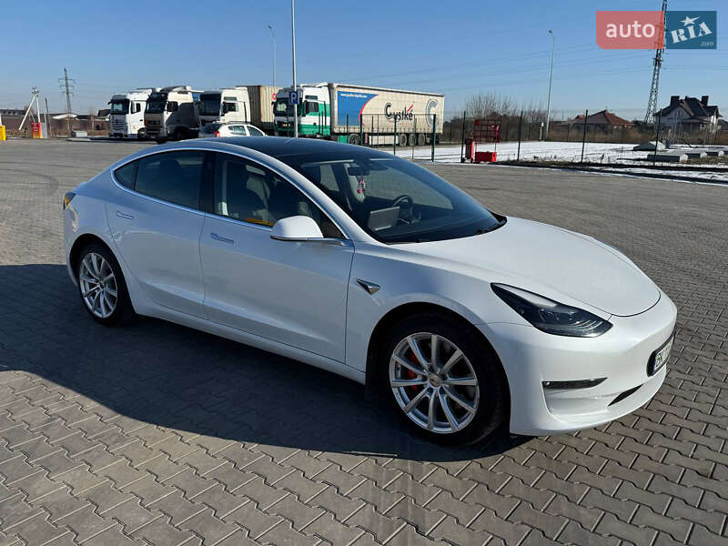 Седан Tesla Model 3 2020 в Луцке