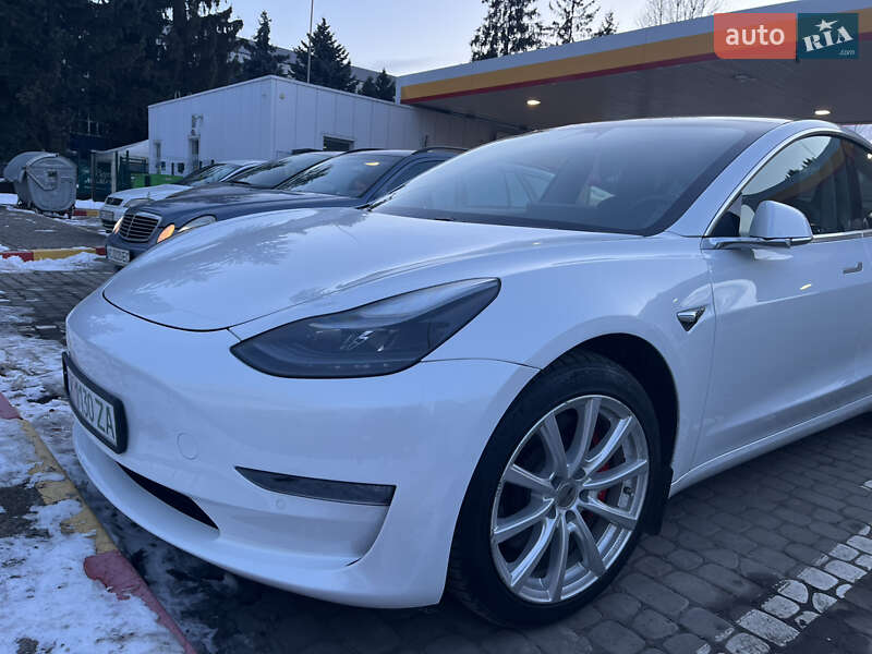 Седан Tesla Model 3 2020 в Луцке