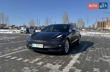 Седан Tesla Model 3 2019 в Бучі