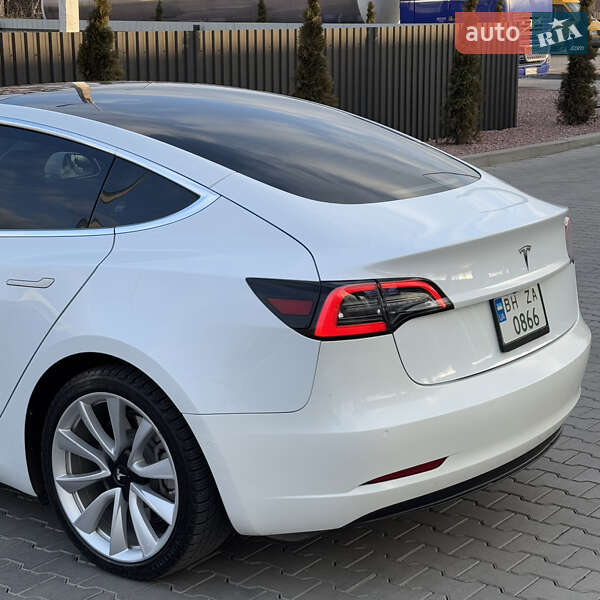 Седан Tesla Model 3 2018 в Одесі