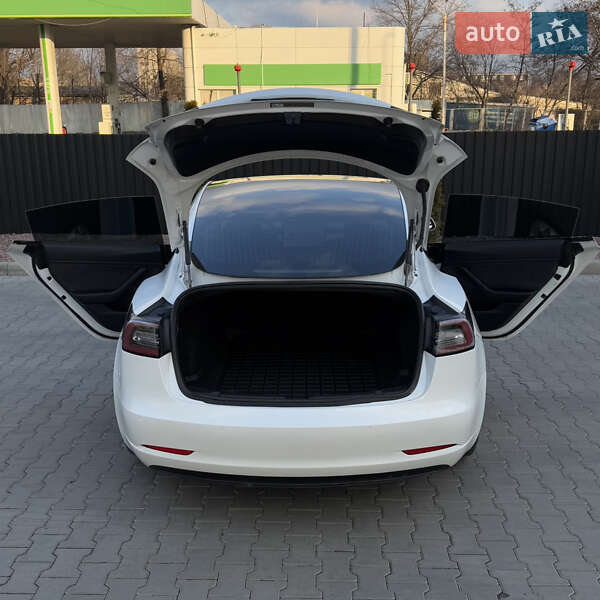 Седан Tesla Model 3 2018 в Одесі