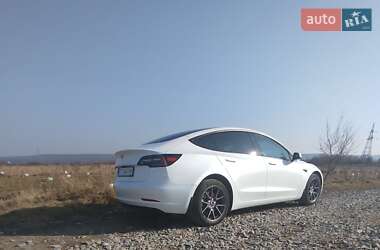 Седан Tesla Model 3 2023 в 