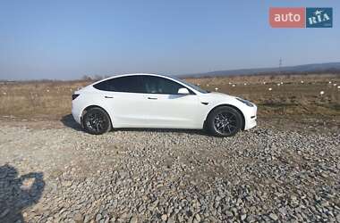 Седан Tesla Model 3 2023 в 