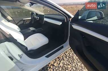 Седан Tesla Model 3 2023 в Калуші