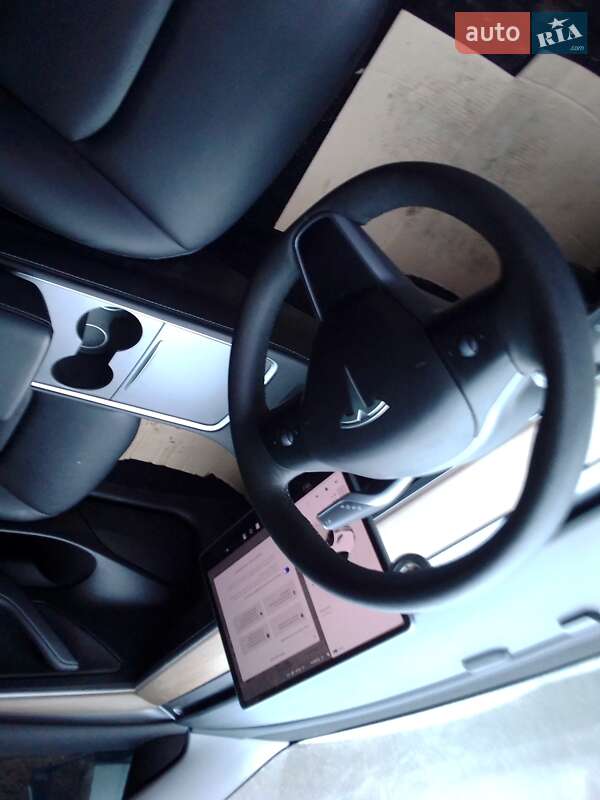 Седан Tesla Model 3 2023 в Киеве