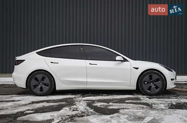 Седан Tesla Model 3 2021 в 