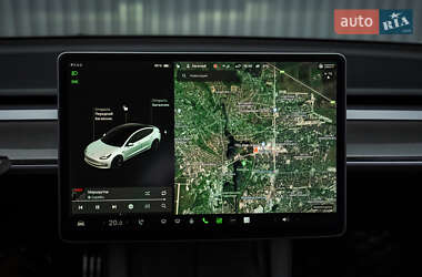 Седан Tesla Model 3 2021 в 