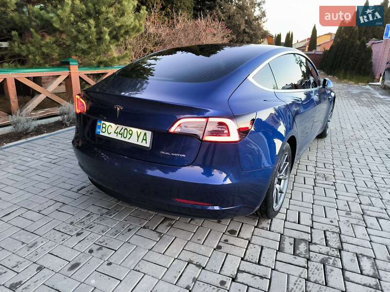 Седан Tesla Model 3 2019 в Самборі