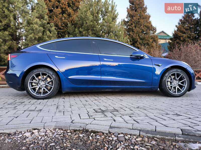 Седан Tesla Model 3 2019 в Самборі