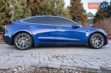 Седан Tesla Model 3 2020 в 