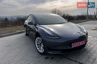 Седан Tesla Model 3 2022 в 