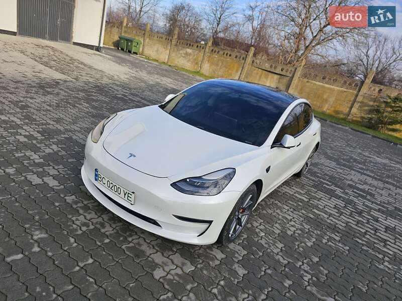 Седан Tesla Model 3 2021 в Львові