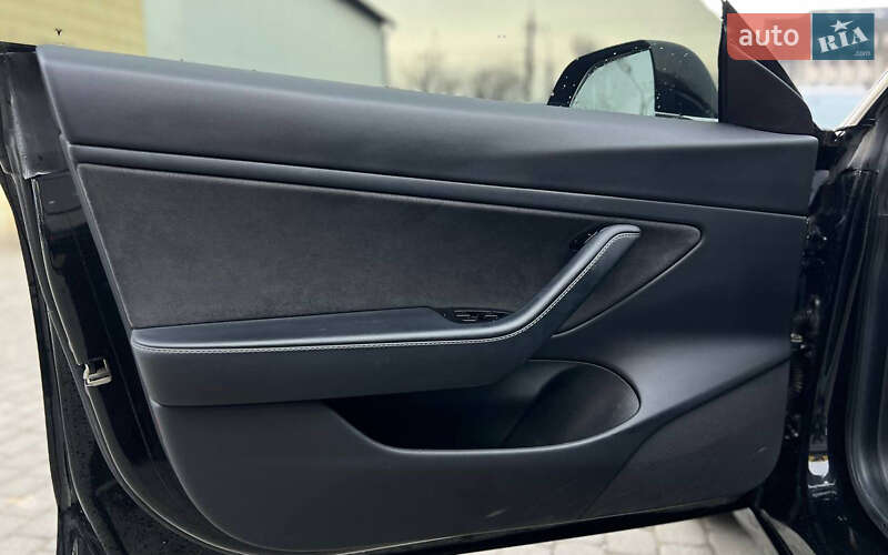 Седан Tesla Model 3 2019 в Ивано-Франковске
