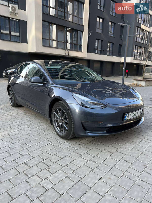 Седан Tesla Model 3 2022 в Ивано-Франковске
