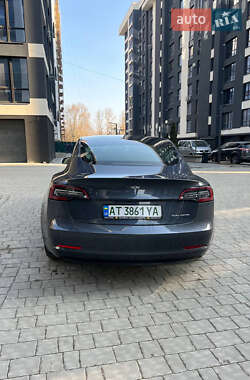 Седан Tesla Model 3 2022 в 