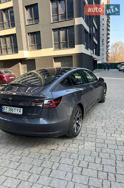 Седан Tesla Model 3 2022 в 
