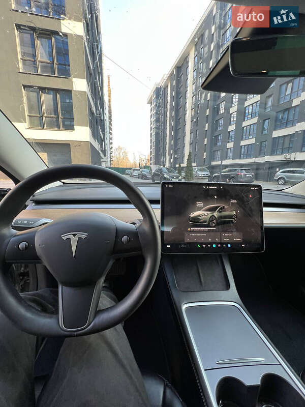 Седан Tesla Model 3 2022 в Ивано-Франковске