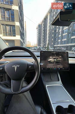 Седан Tesla Model 3 2022 в 