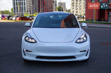 Седан Tesla Model 3 2021 в 