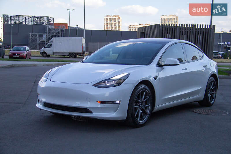 Седан Tesla Model 3 2021 в Києві