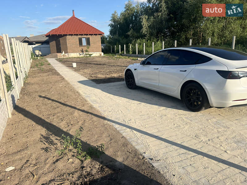 Седан Tesla Model 3 2021 в Києві