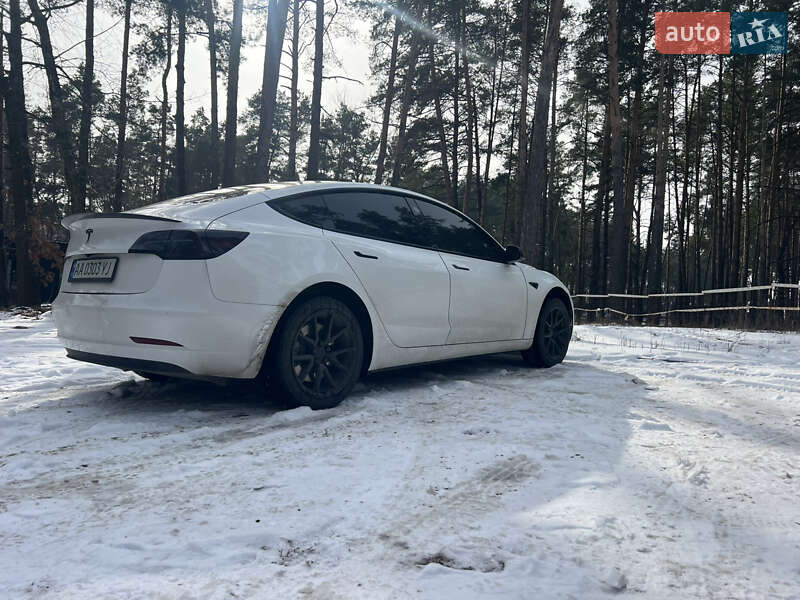 Седан Tesla Model 3 2021 в Києві