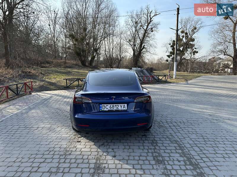 Седан Tesla Model 3 2019 в Львове