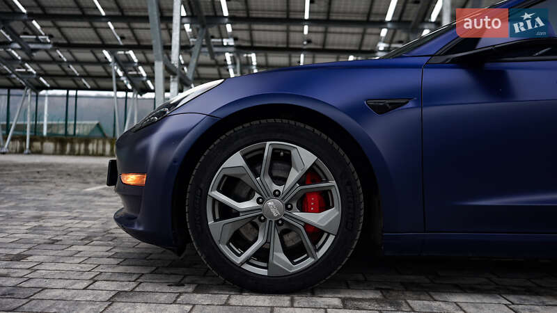 Седан Tesla Model 3 2018 в Львові