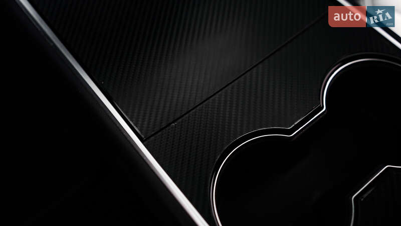 Седан Tesla Model 3 2018 в Львові