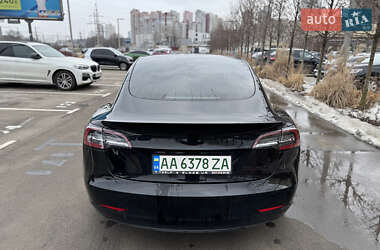 Седан Tesla Model 3 2020 в 