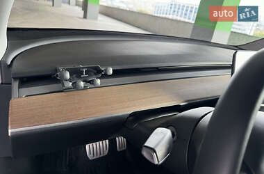 Седан Tesla Model 3 2020 в 