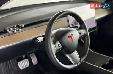 Седан Tesla Model 3 2020 в 