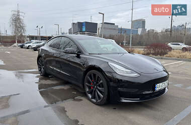 Седан Tesla Model 3 2020 в 