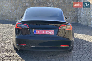 Седан Tesla Model 3 2019 в Ровно