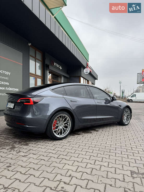 Седан Tesla Model 3 2022 в Києві