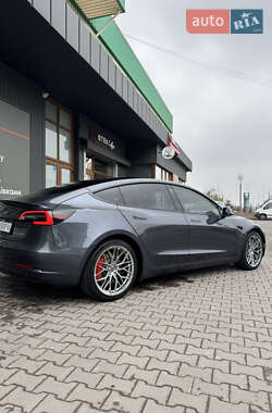 Седан Tesla Model 3 2022 в 