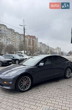 Седан Tesla Model 3 2022 в 