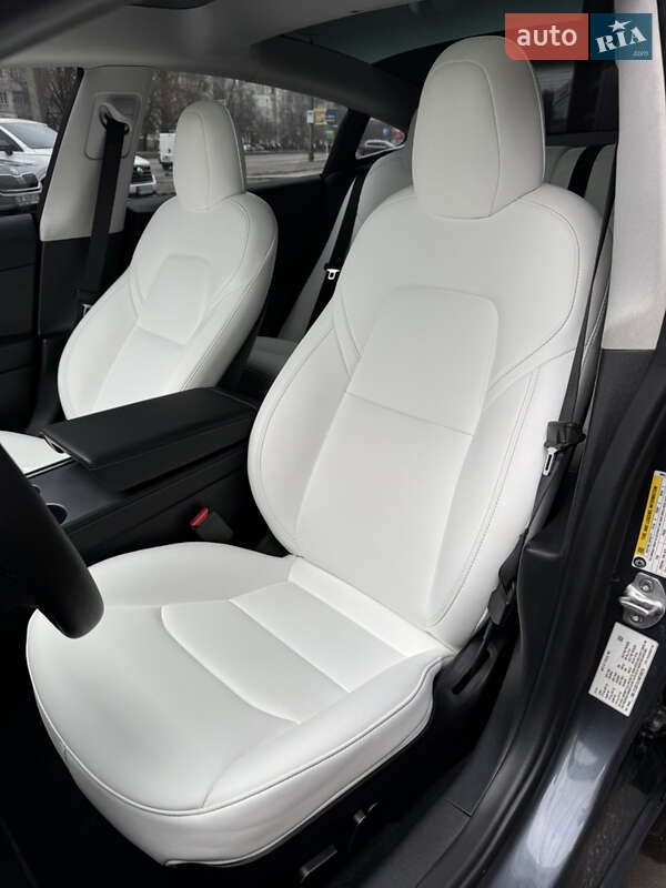 Седан Tesla Model 3 2022 в Києві