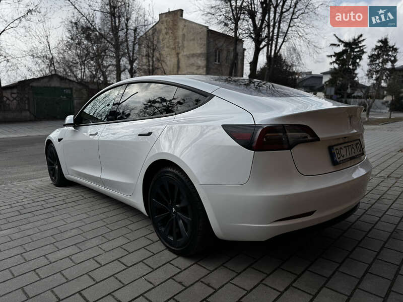 Седан Tesla Model 3 2022 в Львове