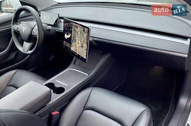 Седан Tesla Model 3 2021 в Киеве