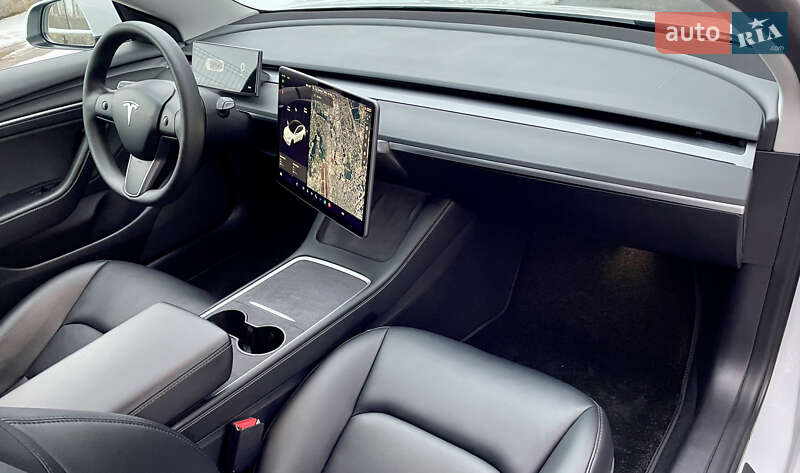 Седан Tesla Model 3 2021 в Києві