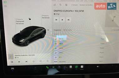 Седан Tesla Model 3 2021 в 